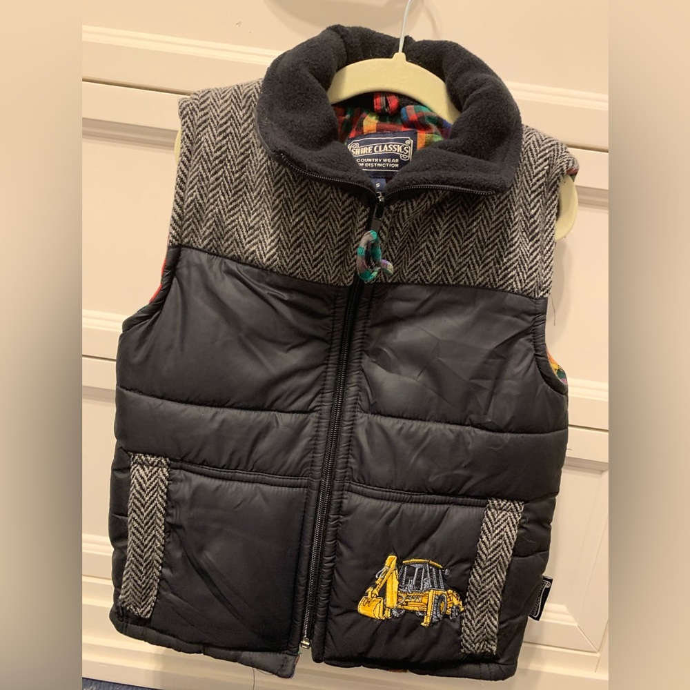 Boys puffer vest size 5T new without tags